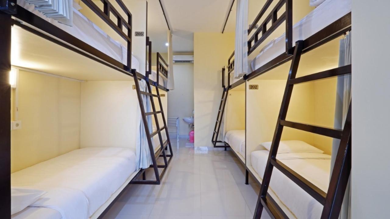 V Canggu Dormitory Exterior photo